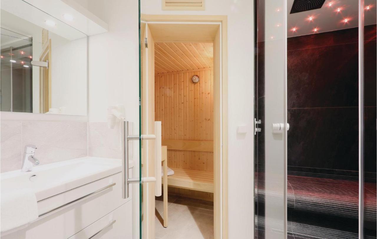 Stunning Apartment In Luebeck Travemuende With Wifi Exteriör bild